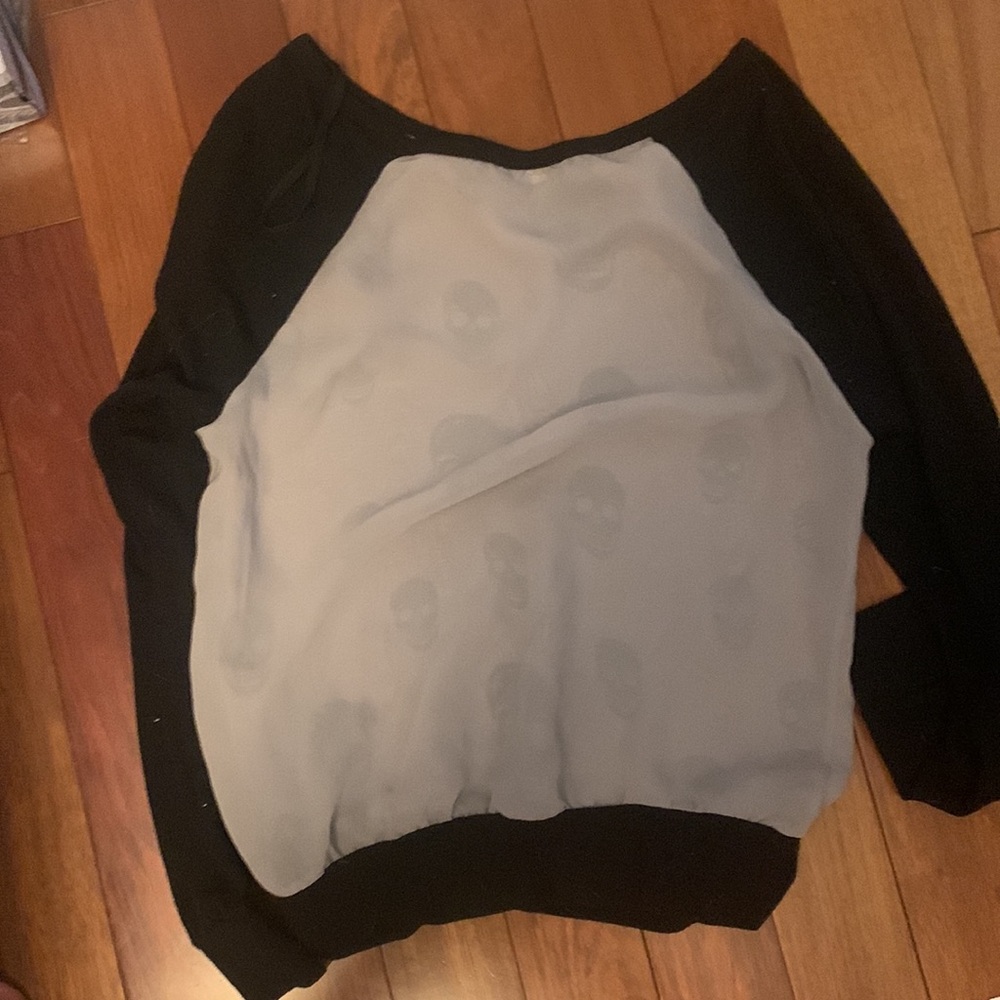 Skull Top - Picture 2 of 3